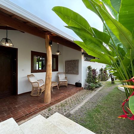 Bed and Breakfast La Kreyiol Uluwatu Exterior foto