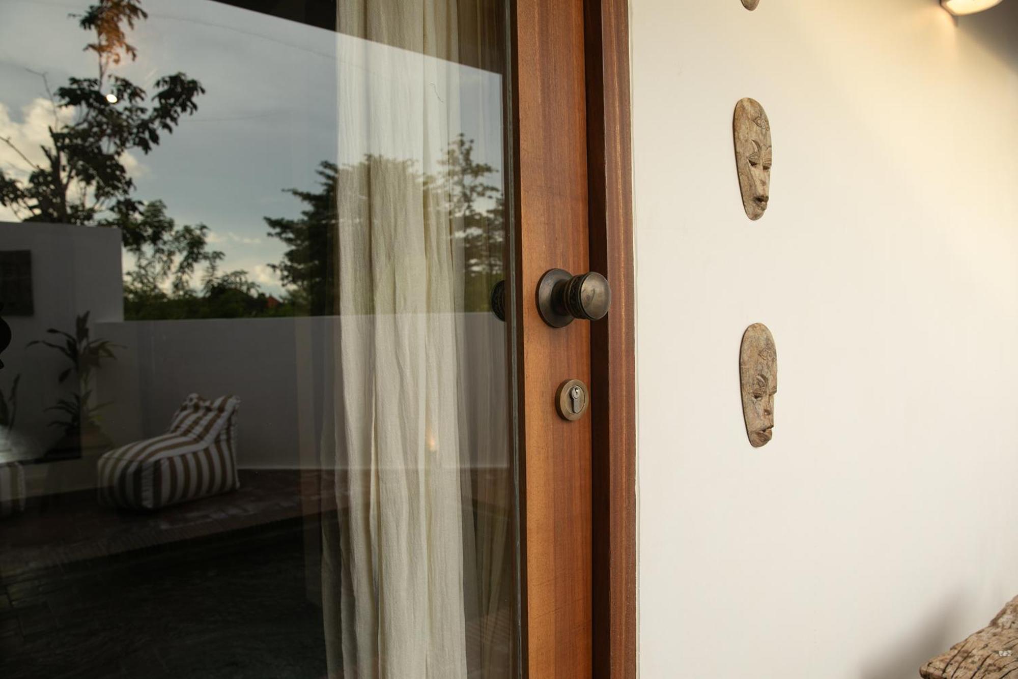 Bed and Breakfast La Kreyiol Uluwatu Exterior foto